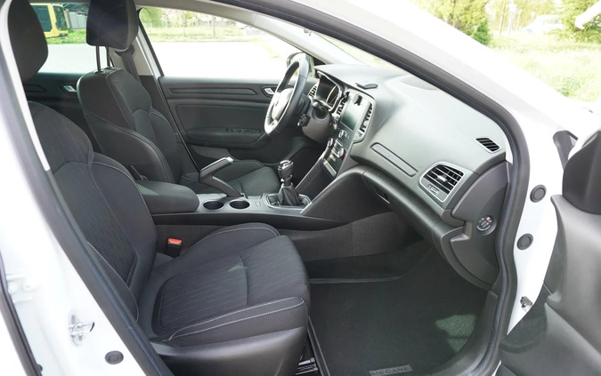 Renault Megane cena 58000 przebieg: 57400, rok produkcji 2019 z Gliwice małe 277
